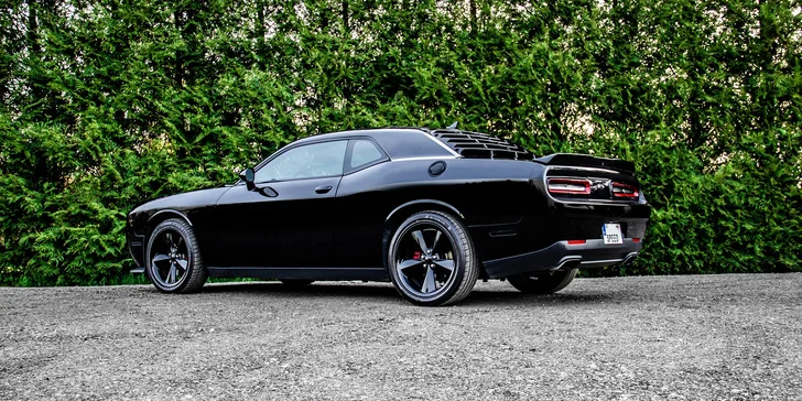 Dodge Challenger 5.7 V8 HEMI black na 12 či 24 hodin