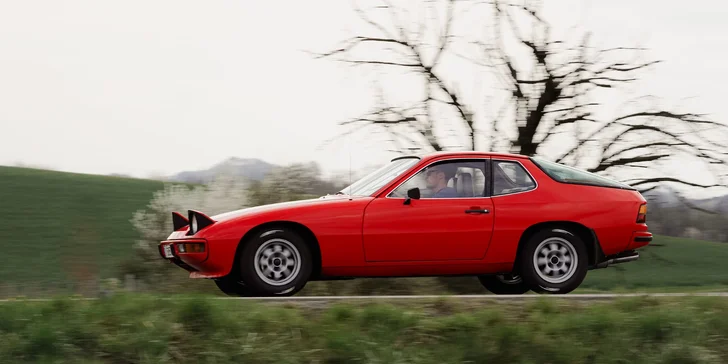 Jedinečný zážitek v Porsche 924 z roku 1978: 30–70 minut jízdy jako řidič či spolujezdec vč. paliva