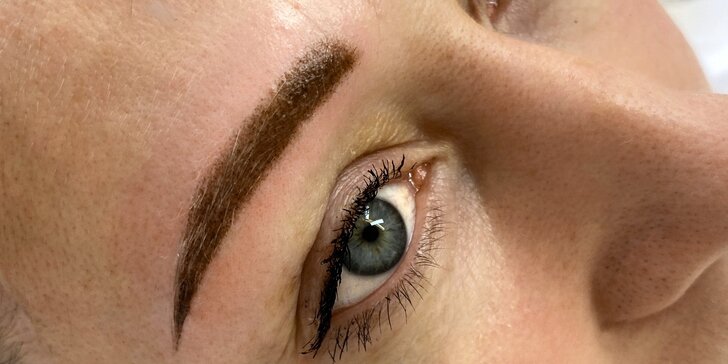 Permanentní make-up: horní oční linky, obočí pudrovou metodou nebo rty