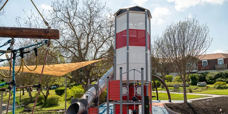 Rodinný hotel se zážitkovými lázněmi a hernou: až 2 děti zdarma, hlídání, polopenze a wellness