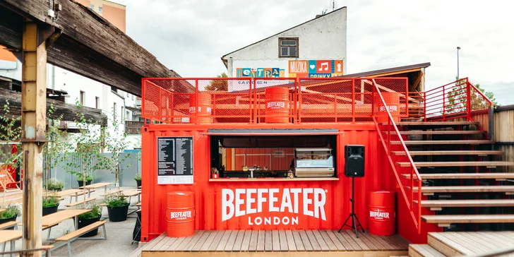 Dva či tři drinky z ginu Beefeater a tonicu na stylové zahradě Central Garden