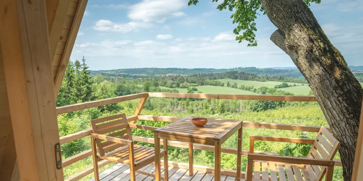 Treehouse na Vysočině: prosklené stěny i střecha s dechberoucím výhledem, venkovní wellness