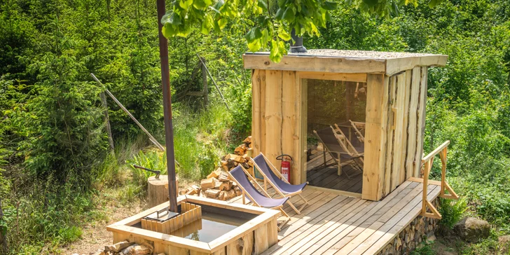 Treehouse na Vysočině: prosklené stěny i střecha s dechberoucím výhledem, venkovní wellness