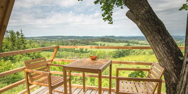 Treehouse na Vysočině: prosklené stěny i střecha s dechberoucím výhledem, venkovní wellness