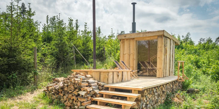 Treehouse na Vysočině: prosklené stěny i střecha s dechberoucím výhledem, venkovní wellness