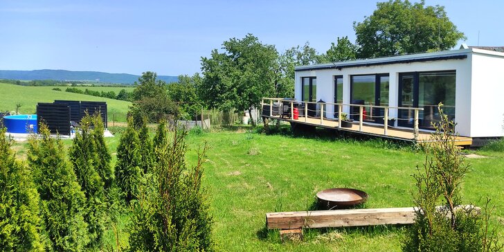 Designový tiny house v přírodě poblíž Olomouce: americký styl, snídaně a bazén až pro 4 osoby