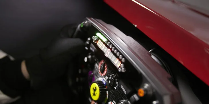 30-120 min na simulátoru F1 i simulátor RC modelu