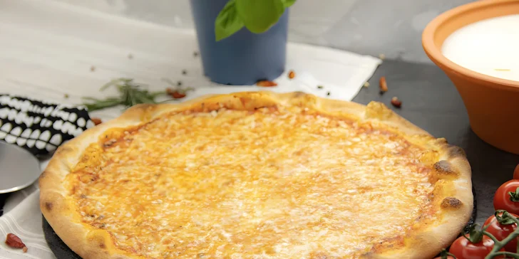 2× pizza nebo burger v Králově Poli: kolo se šunkou i žampiony, v bulce hovězí či kuřecí stripsy