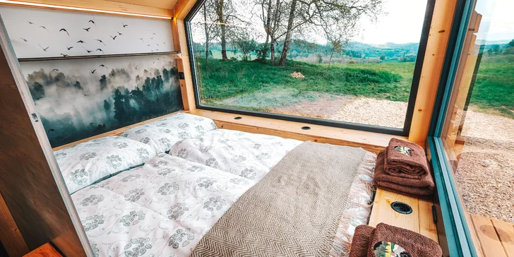 Tiny House na pastvinách u Č. Krumlova: venkovní vířivka neomezeně, terasa, gril, teplá voda