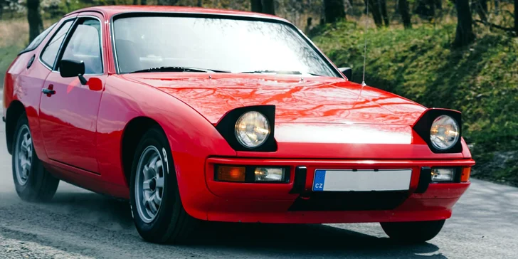 Jedinečný zážitek v Porsche 924 z roku 1978: 30–70 minut jízdy jako řidič či spolujezdec vč. paliva