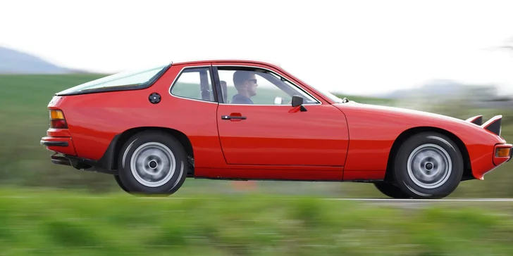 Jedinečný zážitek v Porsche 924 z roku 1978: 30–70 minut jízdy jako řidič či spolujezdec vč. paliva