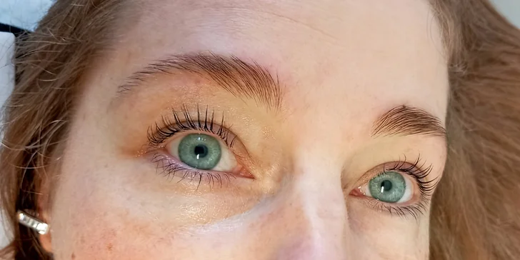 Oslnivý pohled bez nutnosti líčení: lash lifting nebo laminace obočí, barvení i výživa