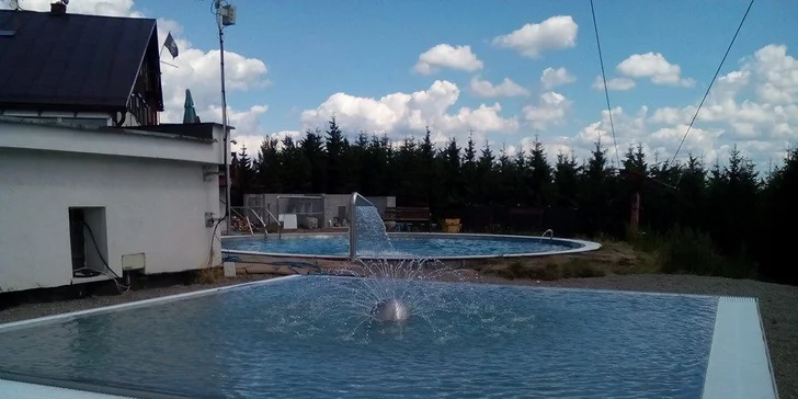 Pobyt na chatě v Beskydech: pokoje se společnou i vlastní koupelnou, snídaně či polopenze, wellness