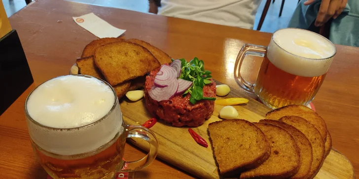 Tatarský biftek z hovězího masa Angus z českého domácího chovu: 150–450 g
