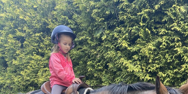 Hodinová projížďka na poníkovi či koni na Rodinné farmě Bukovi pro děti i dospělé