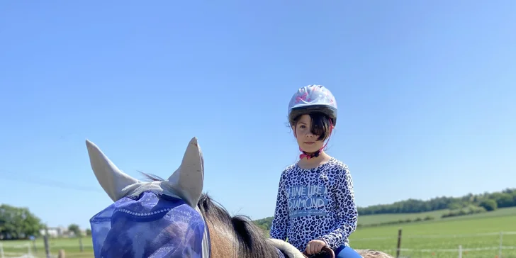 Hodinová projížďka na poníkovi či koni na Rodinné farmě Bukovi pro děti i dospělé