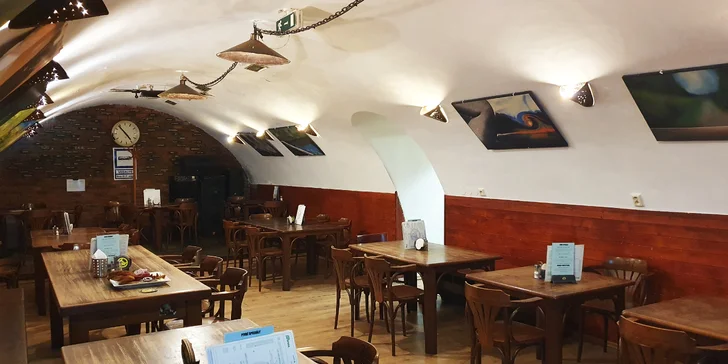 Veganský tatarák a degustace místního piva v oceněné vegetariánské restauraci pro 1 nebo 2 osoby