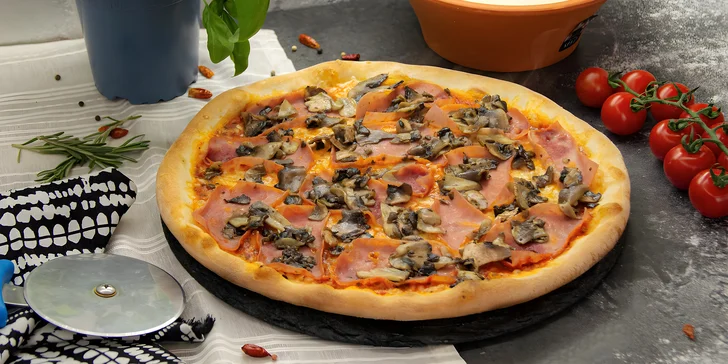 2× pizza nebo burger v Králově Poli: kolo se šunkou i žampiony, v bulce hovězí či kuřecí stripsy