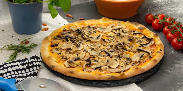 2× pizza nebo burger v Králově Poli: kolo se šunkou i žampiony, v bulce hovězí či kuřecí stripsy