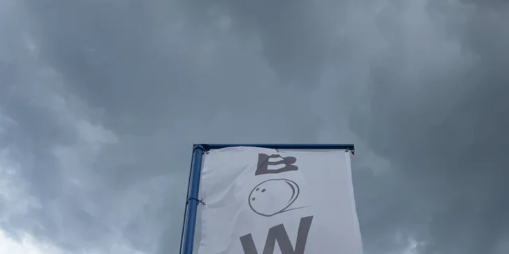 1 nebo 2 hodiny bowlingu až pro 8 hráčů i grilovaná kuřata