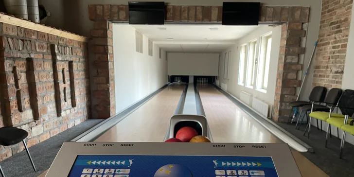 1 nebo 2 hodiny bowlingu až pro 8 hráčů i grilovaná kuřata