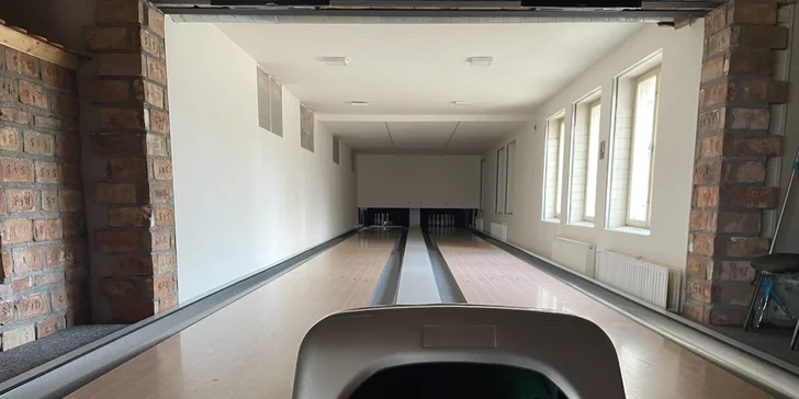 1 nebo 2 hodiny bowlingu až pro 8 hráčů i grilovaná kuřata
