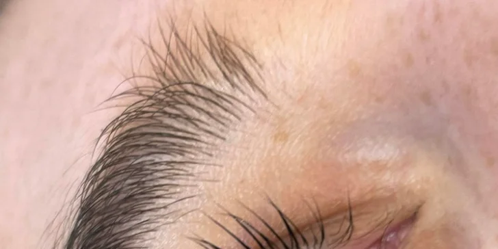 Lash lifting řas nebo laminace obočí vč. barvení