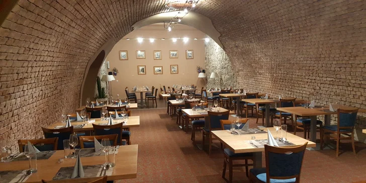 Čtyřchodové menu i s vínem a kávou v restauraci La Cave pro 1 či 2 osoby