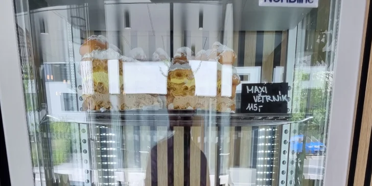 Káva, čaj nebo limonáda a dort dle výběru v nové kavárně Cafe Residence v Braníku