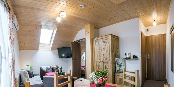 Pobyt v polské Ustroni: pokoj s výhledem na hory i apartmán, snídaně či polopenze, hodina ve wellness