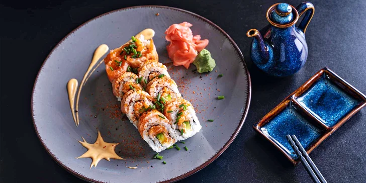 10–32 ks crunchy nebo fushion roll dle vlastního výběru v elegantním karlínském restaurantu The Cozy