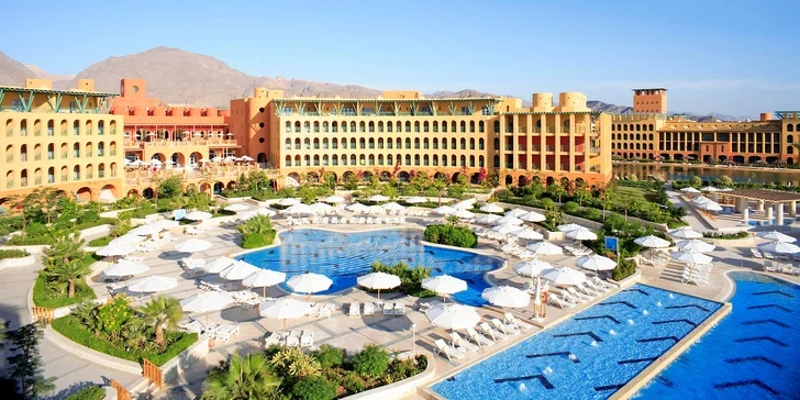 All inclusive dovolená v Egyptě vč. letenky: 5* hotel Strand Taba Heights Beach s bazény přímo u pláže