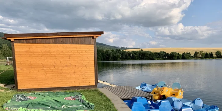 Pobyt v chatkách až pro 4 os. na břehu přehrady Krásné: terasa, koupelna i kuchyňka