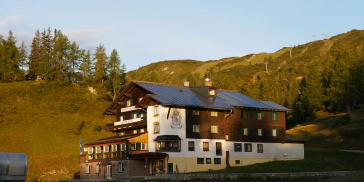 Dovolená v Alpách: horský hotel v blízkosti jezer, polopenze a welcome drink