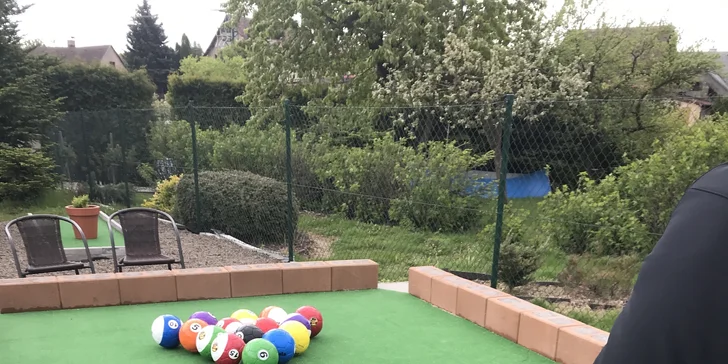 Dostaňte míč nebo balon do jamky: minigolf, fotbalgolf i fotbalpool pro dva či celou rodinu