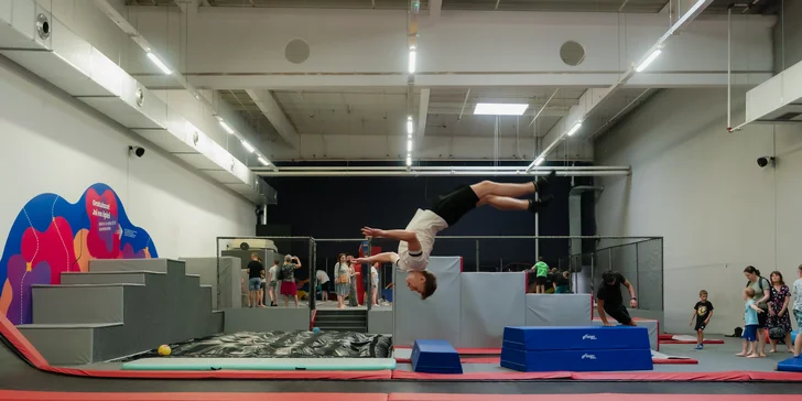 Vstupy nebo permanentky do Jump Academy Olomouc: trampolíny, ninja dráha, parkour zóna i 9D kino