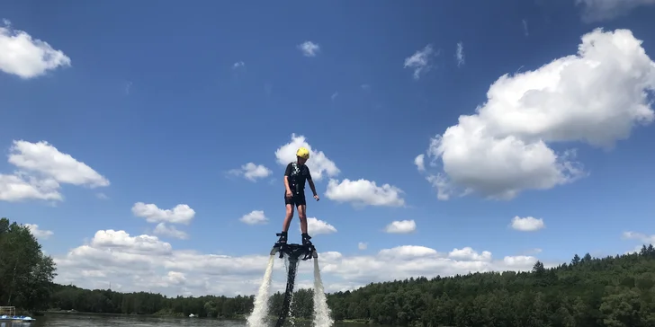 Tryskový let nad vodou: junior flyboard pro děti ve věku 12–15 let
