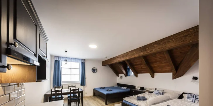 Pobyt s jízdou v sedle i povozem na koňské farmě v Jizerských horách: apartmány až pro 10 osob
