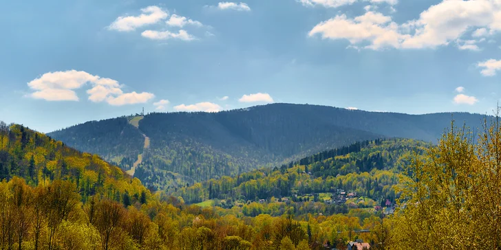 Pobyt v polské Ustroni: pokoj s výhledem na hory i apartmán, snídaně či polopenze, hodina ve wellness