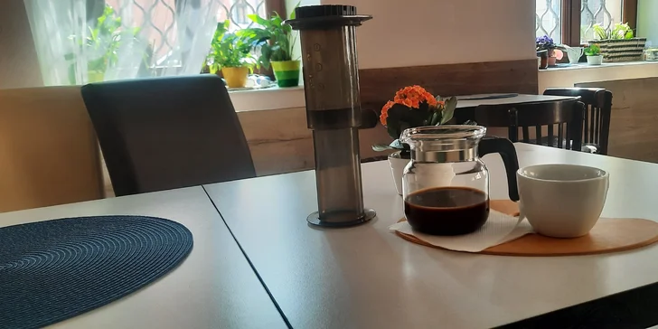 Ledová káva, limonáda, french press nebo aeropress a k tomu dort dle výběru: 1-2 osoby