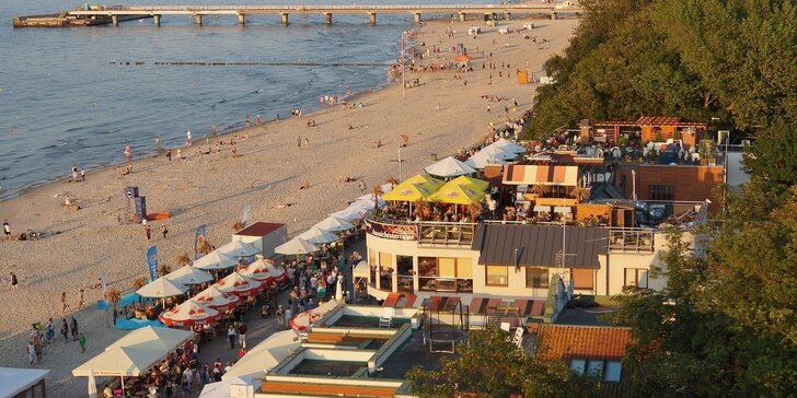 Dovolená u Baltu pro páry i rodiny: moderní resort s wellness, bazénem a jídlem, 5 min. od pláže