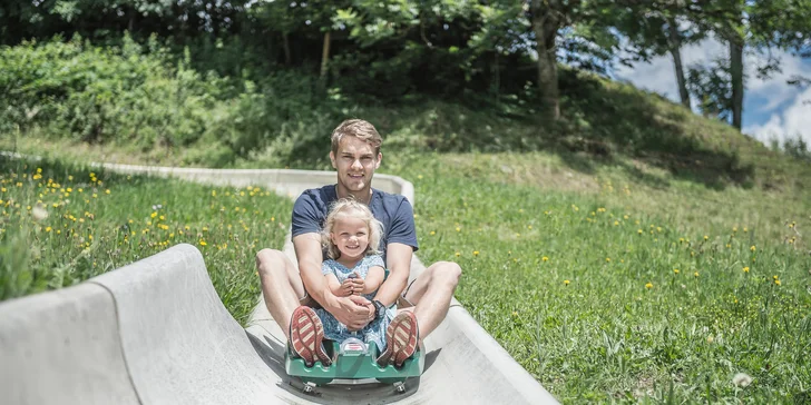 Rakouské Alpy v moderním apartmánu s kuchyňkou, turistickou kartou a možností snídaní