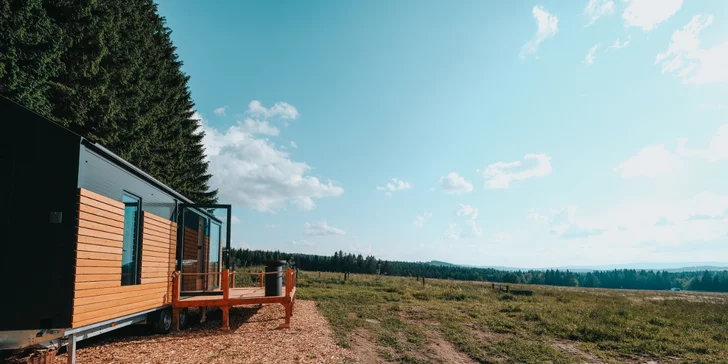 Schovejte se před ruchem měst: krásný tiny house na samotě nedaleko Lipna