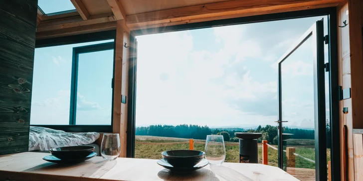 Schovejte se před ruchem měst: krásný tiny house na samotě nedaleko Lipna