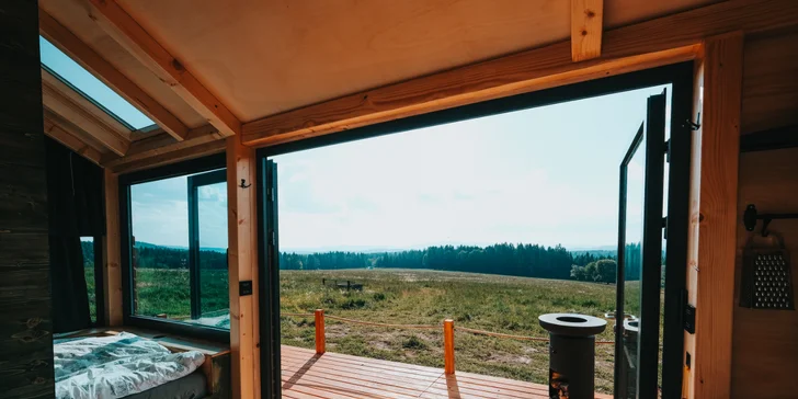 Schovejte se před ruchem měst: krásný tiny house na samotě nedaleko Lipna