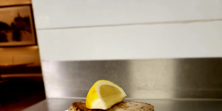 Až 1 500 Kč na vše U Zlaté hvězdy a v bistru N°4: steaky, mořské speciality, česká jídla i vinný bar