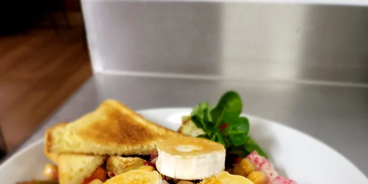 Až 1 500 Kč na vše U Zlaté hvězdy a v bistru N°4: steaky, mořské speciality, česká jídla i vinný bar