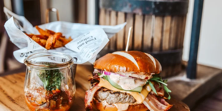 Půvabný hotel v historickém parku nedaleko Krakova se snídaní nebo polopenzí