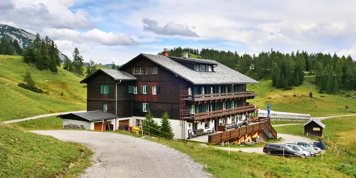 Dovolená v Alpách: horský hotel v blízkosti jezer, polopenze a welcome drink