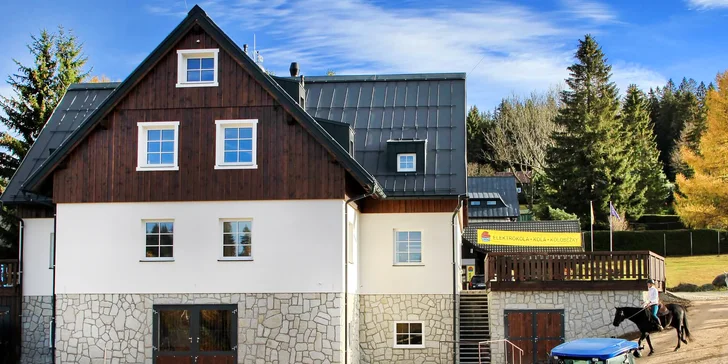Pobyt s jízdou v sedle i povozem na koňské farmě v Jizerských horách: apartmány až pro 10 osob
